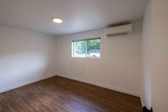 Building Photo - 723 29th Ave S