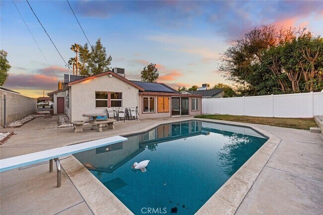 Building Photo - 11377 Gaynor Ave