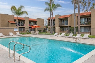 Building Photo - GRANDE