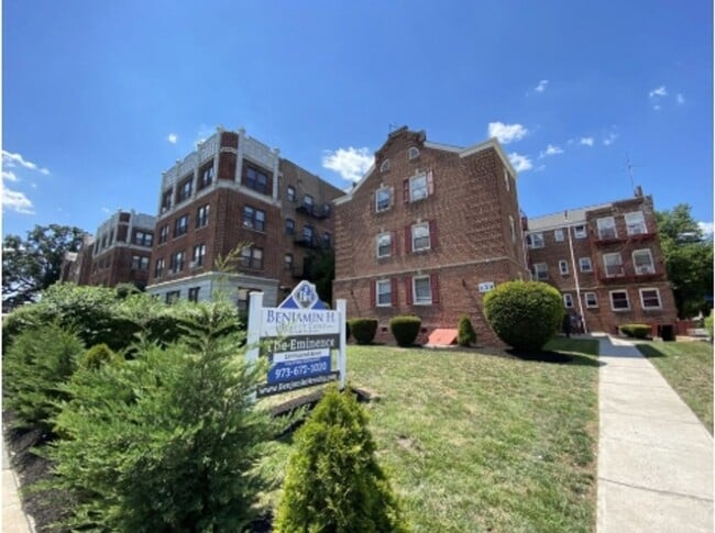 Building Photo - The Eminence
