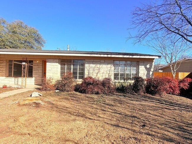 Building Photo - 339 Waxwood Ln