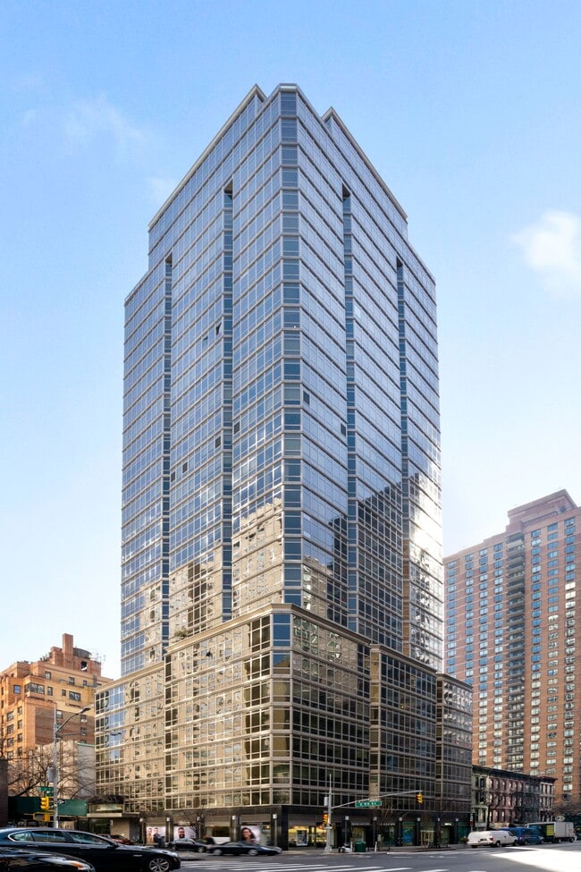 Building Photo - 300 E 55th St