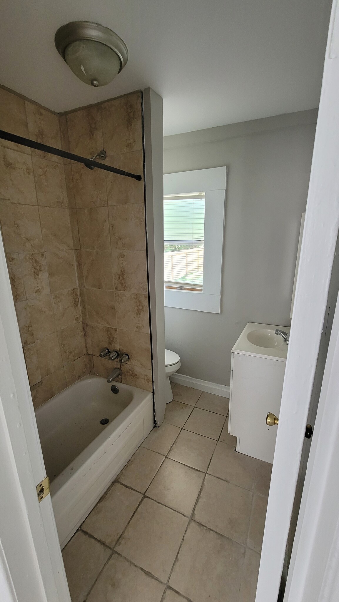 Building Photo - 1511 N Davis Hwy