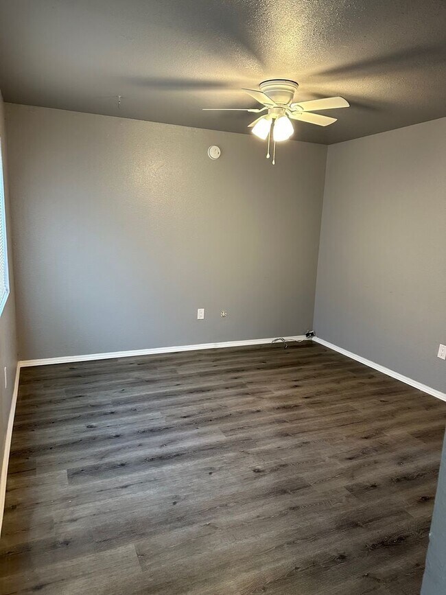 Building Photo - 1277 Jelso Ave