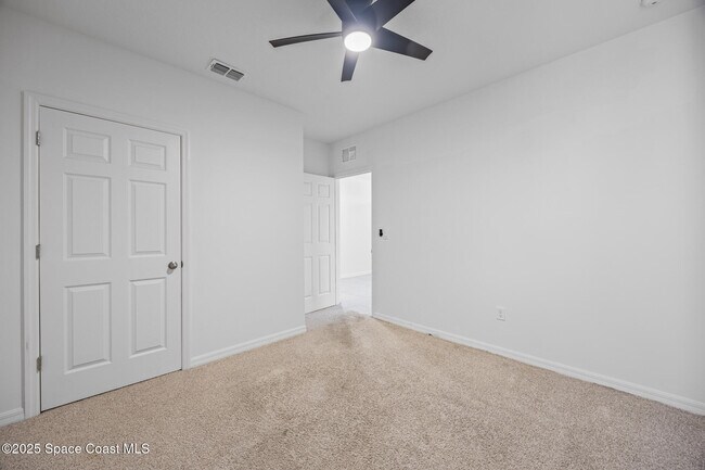 Building Photo - 1305 Valley View Ave
