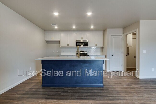 Building Photo - 400 Keiths Wy