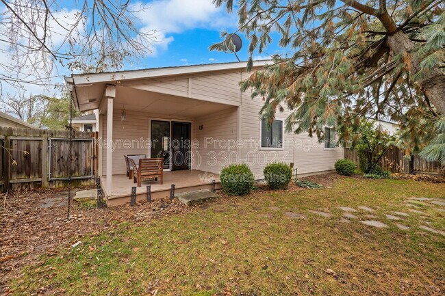 Building Photo - 2698 E Bergeson St