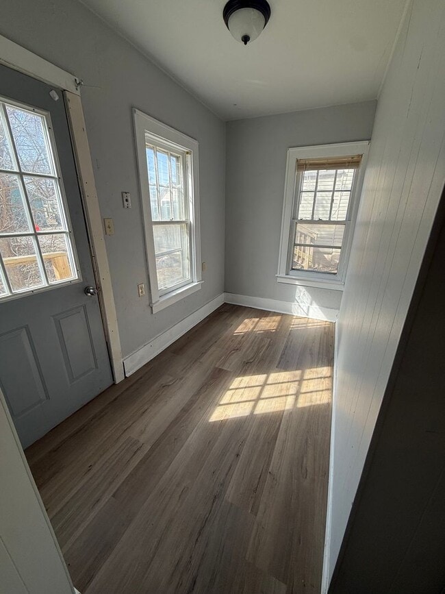 Building Photo - 623 W Main St