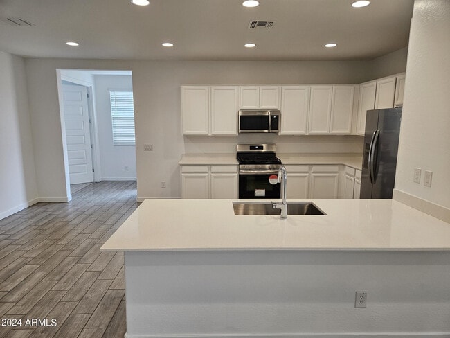 Building Photo - 4150 E Sagebrush St