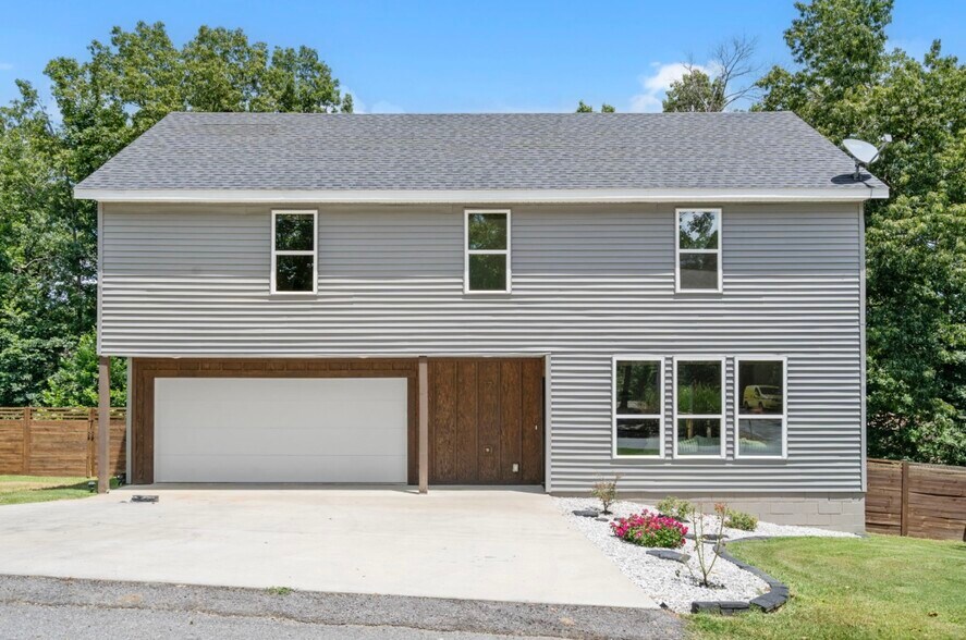 Primary Photo - 17 Rettendon Ln