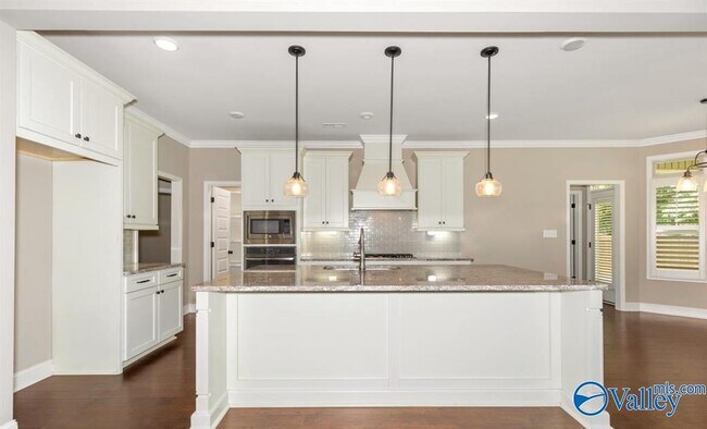 Building Photo - 138 Legacy Cove Dr SW
