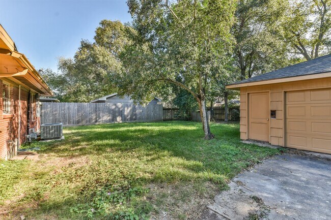 Building Photo - 5231 Willowbend Blvd