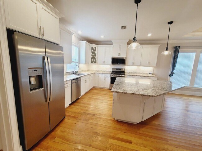 Building Photo - 2385 Sweet Valley Hts