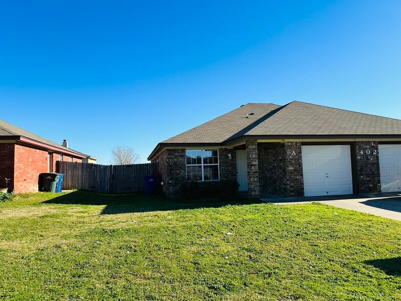 Primary Photo - 402 Primrose Dr