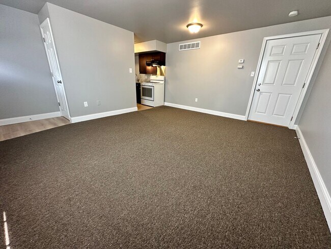 Building Photo - 207 E 37th Ave