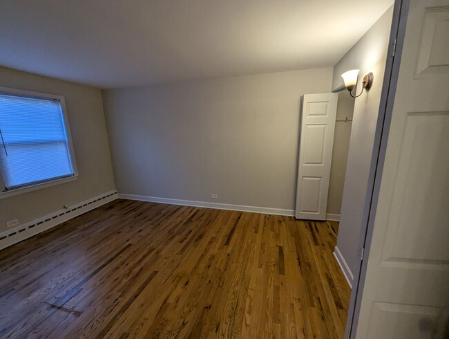 Building Photo - Ravenswood Renovated One Bedroom