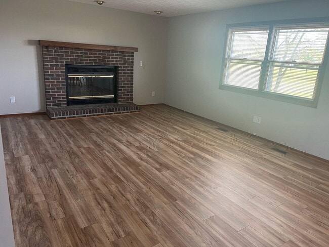 Building Photo - 1675 Braumiller Rd
