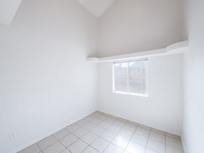 Building Photo - 12752 Tierra Salas Dr