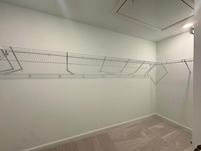 Building Photo - STUNNING BRAND-NEW TOWNHOUSE in a very con...