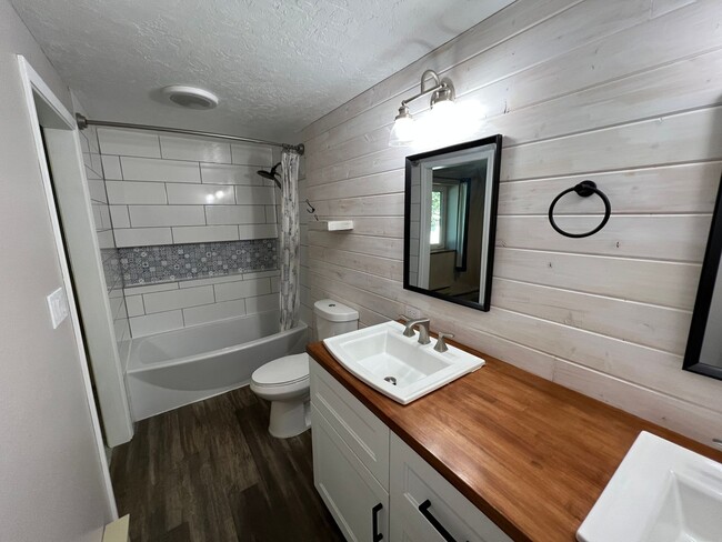 Building Photo - Beautiful 4 bed 3 bath home!