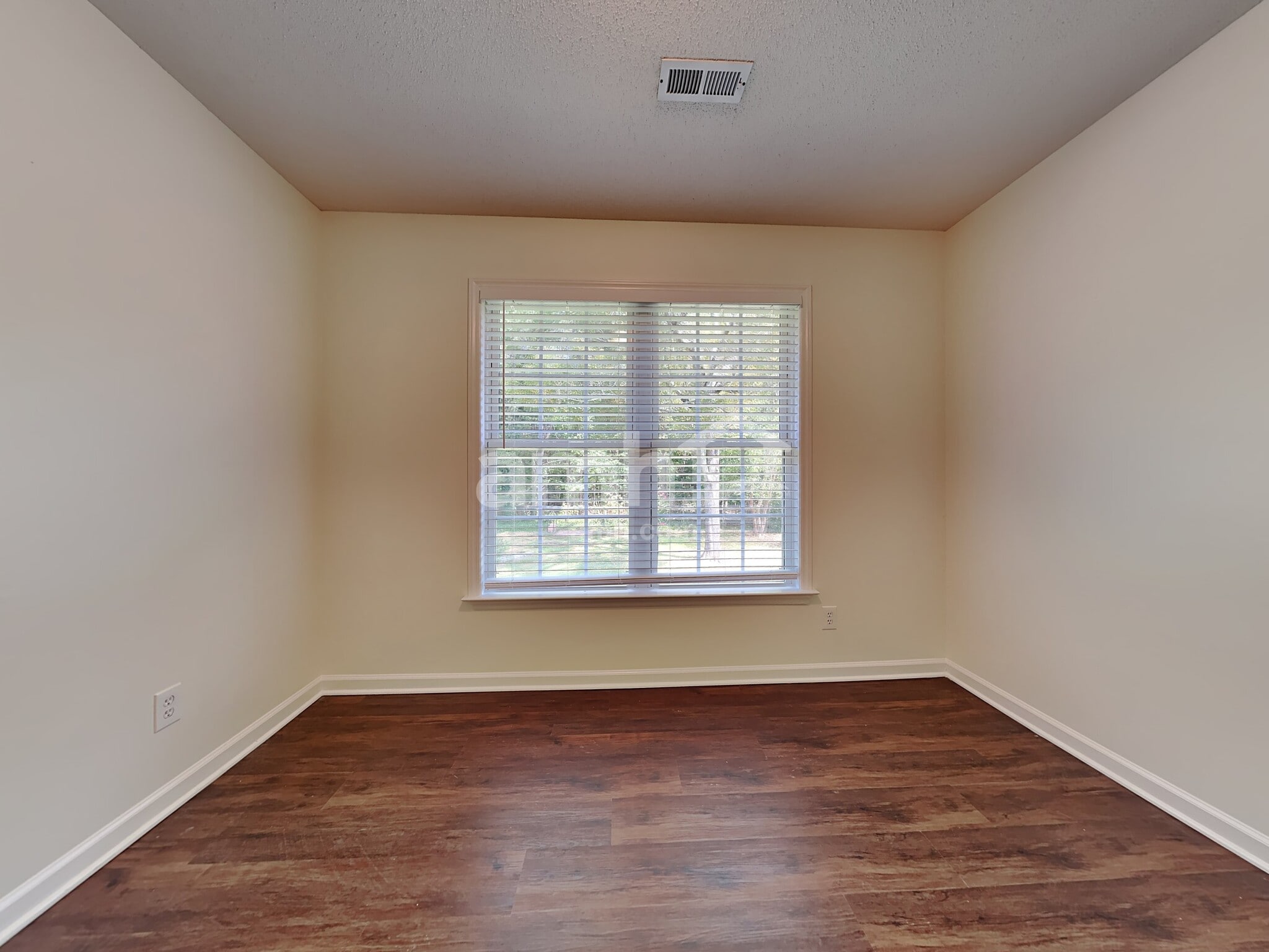 Building Photo - 5918 Highland Grove Dr