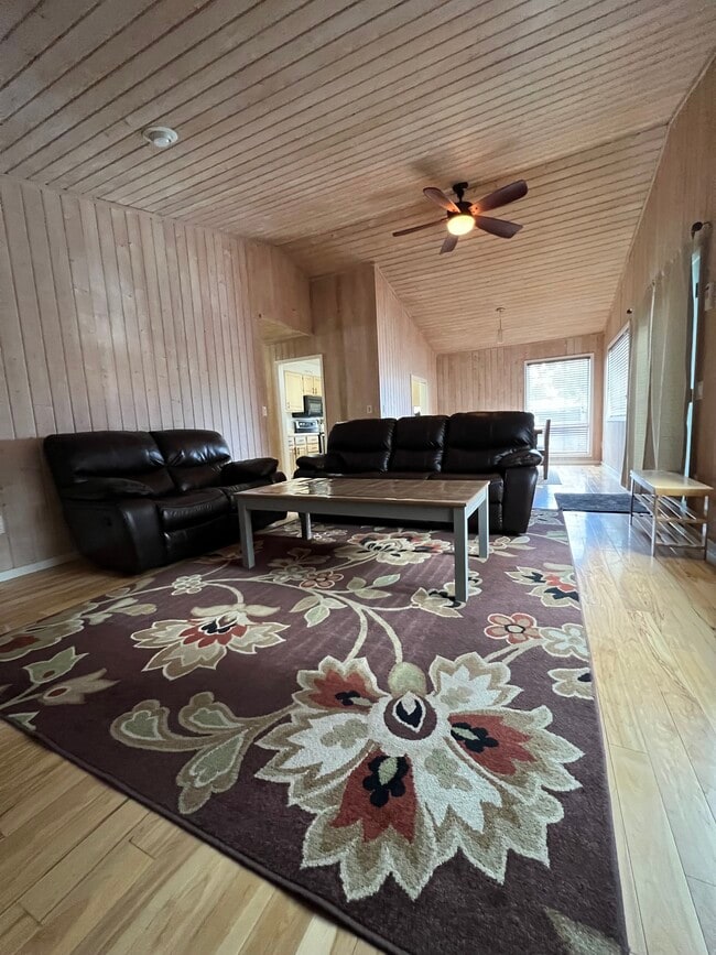 Building Photo - 151 Toftum Ln