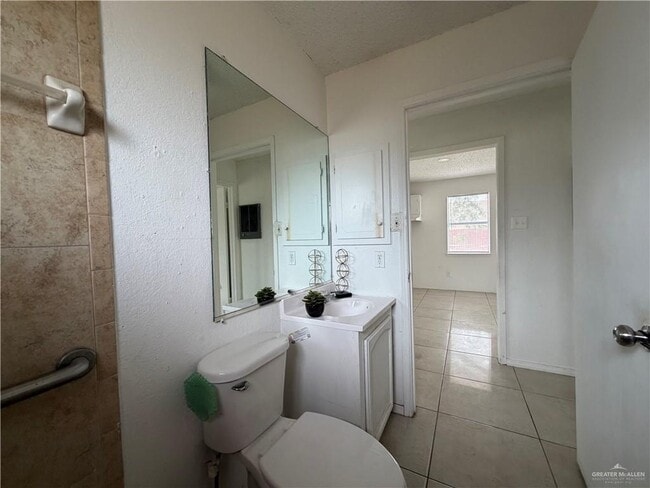 Building Photo - 25 S Raul Longoria Rd