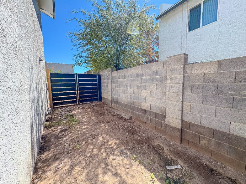 Building Photo - 1637 N 51st St