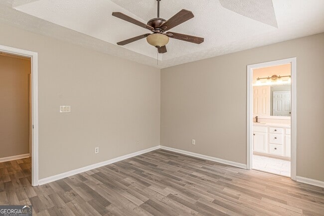 Building Photo - 5895 Hampton Ct