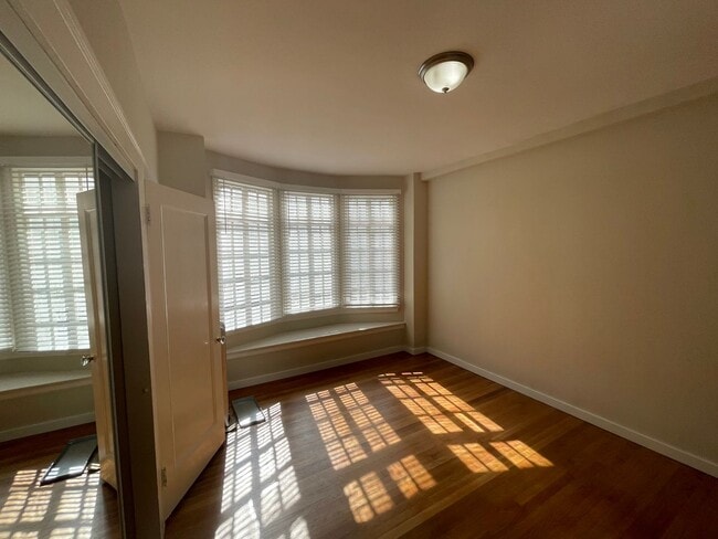 Building Photo - Brand new Studio near Downtown