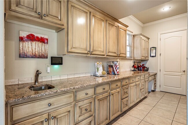 Building Photo - 2616 S Everest Ave