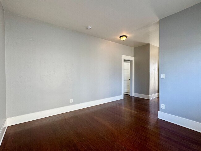 Building Photo - 2129 B St