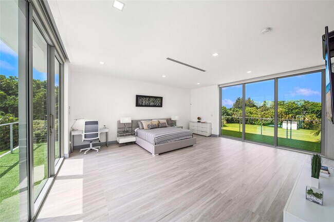 Building Photo - 17250 SW 52nd Ct