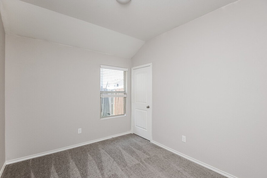 Building Photo - 8616 Fawn Hill Ct