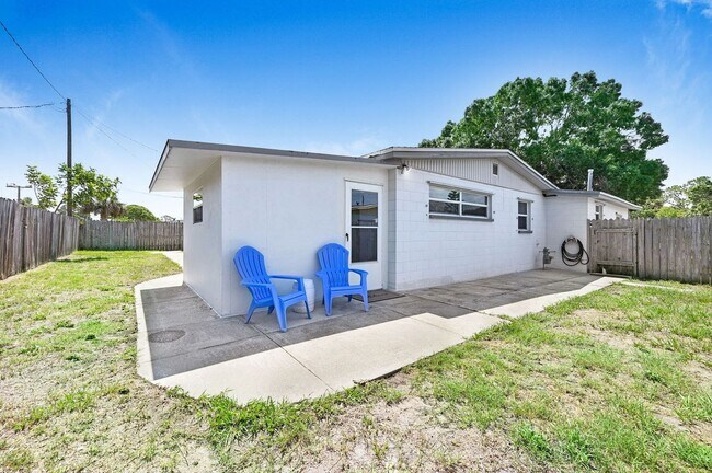 Building Photo - 1028 Coronado Dr