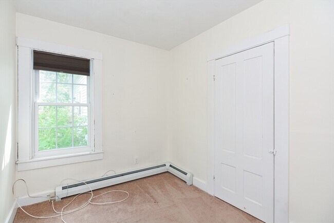 Building Photo - 118 Main St