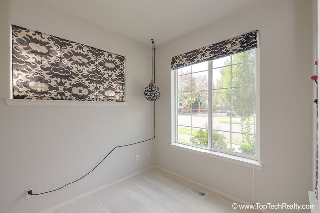 Building Photo - Lovely 4 Bedroom | 2.5 Bathroom | Corner Lot Single Family Home | In Beautiful Orenco Gardens Com...