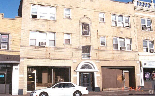 Building Photo - 3244-3246 N Pulaski Rd