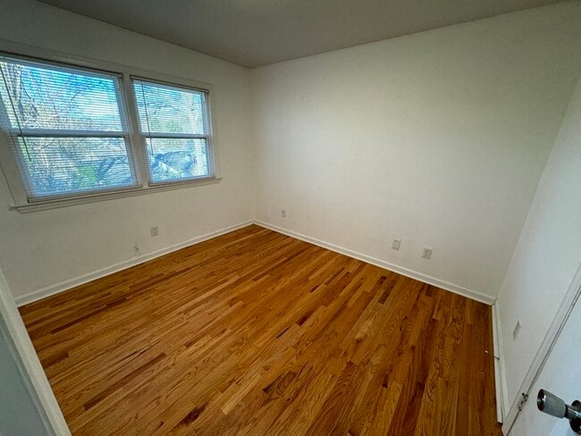 Building Photo - 3818 Lupton Cir