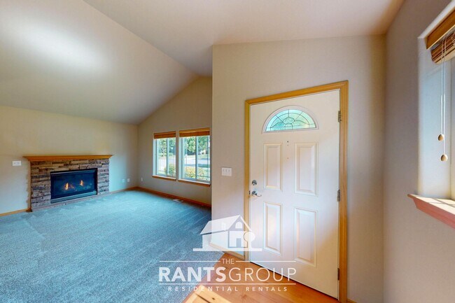 Building Photo - Fantastic Neighborhood! Easy Commute to JB...