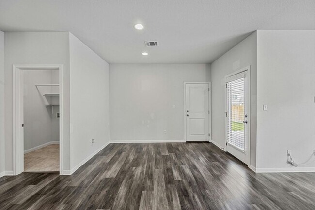 Building Photo - 8128 Daisy Cutter Crossing