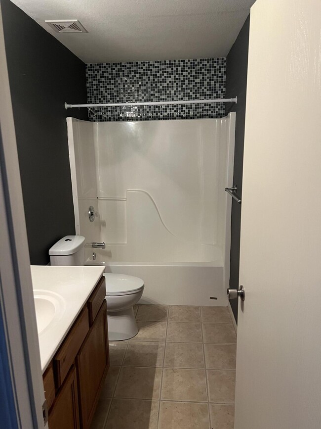 Building Photo - 3413 Zinnia Dr