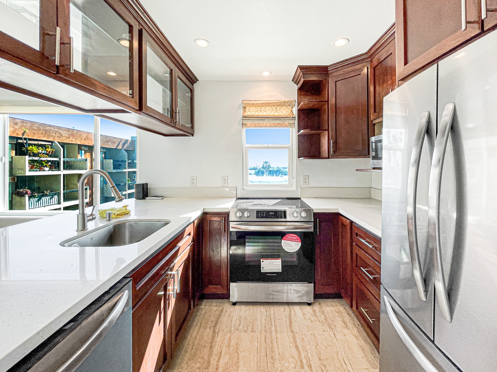 Building Photo - 960 N San Vicente Blvd