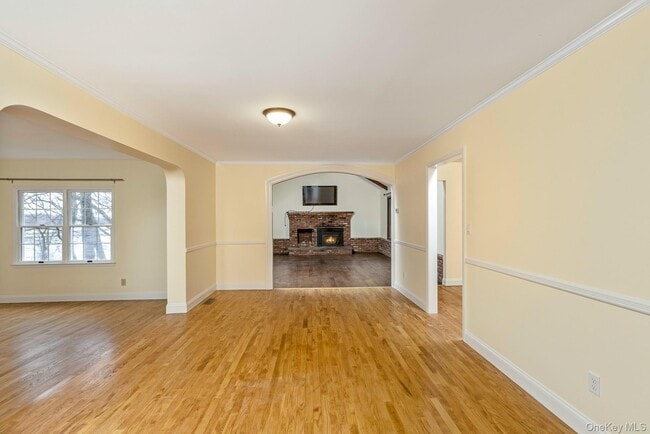 Building Photo - 451 River Rd