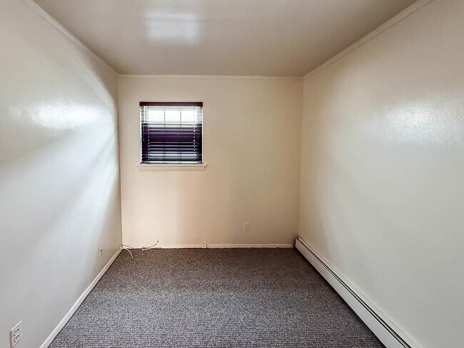 Building Photo - 14 Suburbia Ct