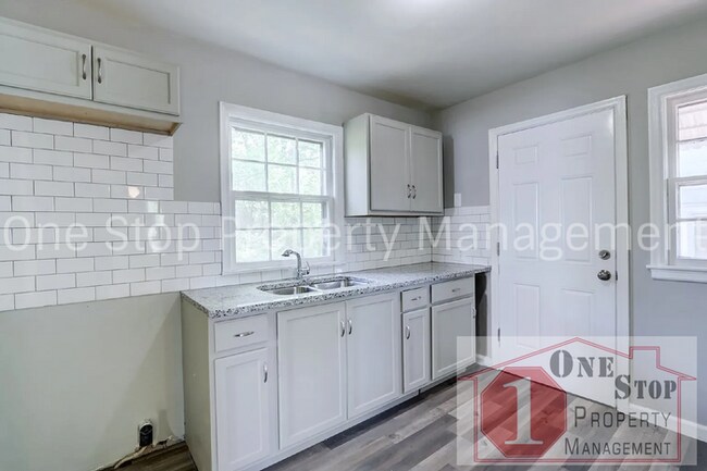 Building Photo - Beautiful 3 Bedroom 2 Bathroom in Kansas City