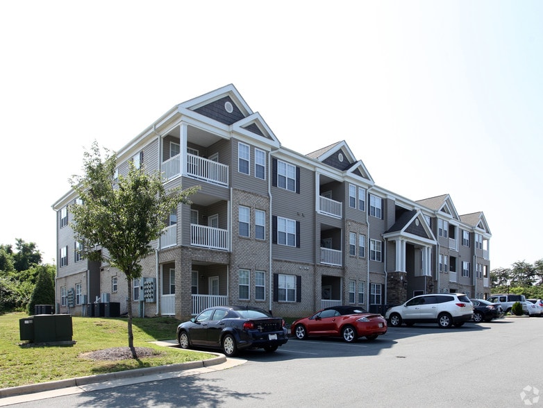 Building Photo - The Glenns at Elon