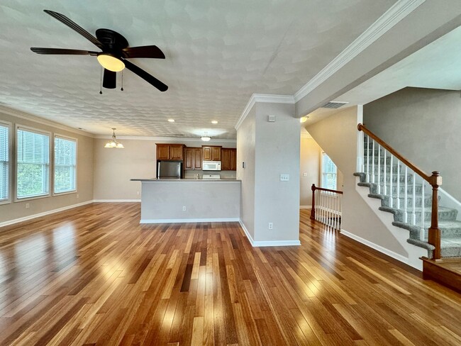 Building Photo - Beautiful 3 Bedroom Duplex by the Beach! A...