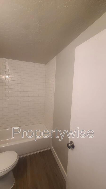 Building Photo - 31 W 1600 N