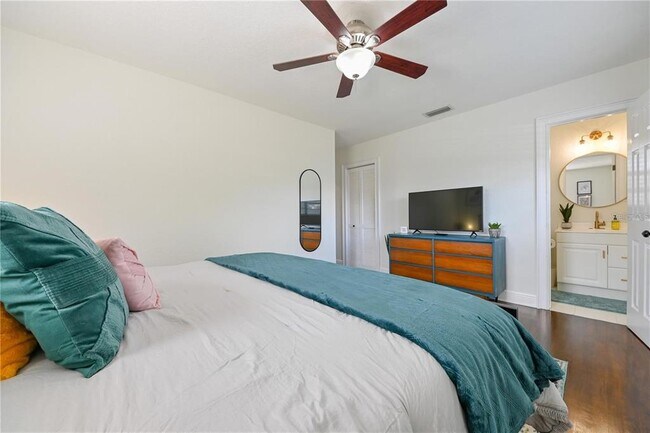 Building Photo - 4503 S Cortez Ave